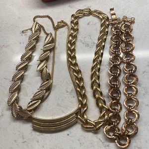 Lot of 4 gold tone vintage necklaces